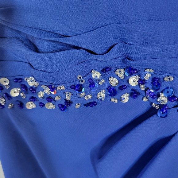 Formal dress - Picture 6 of 8